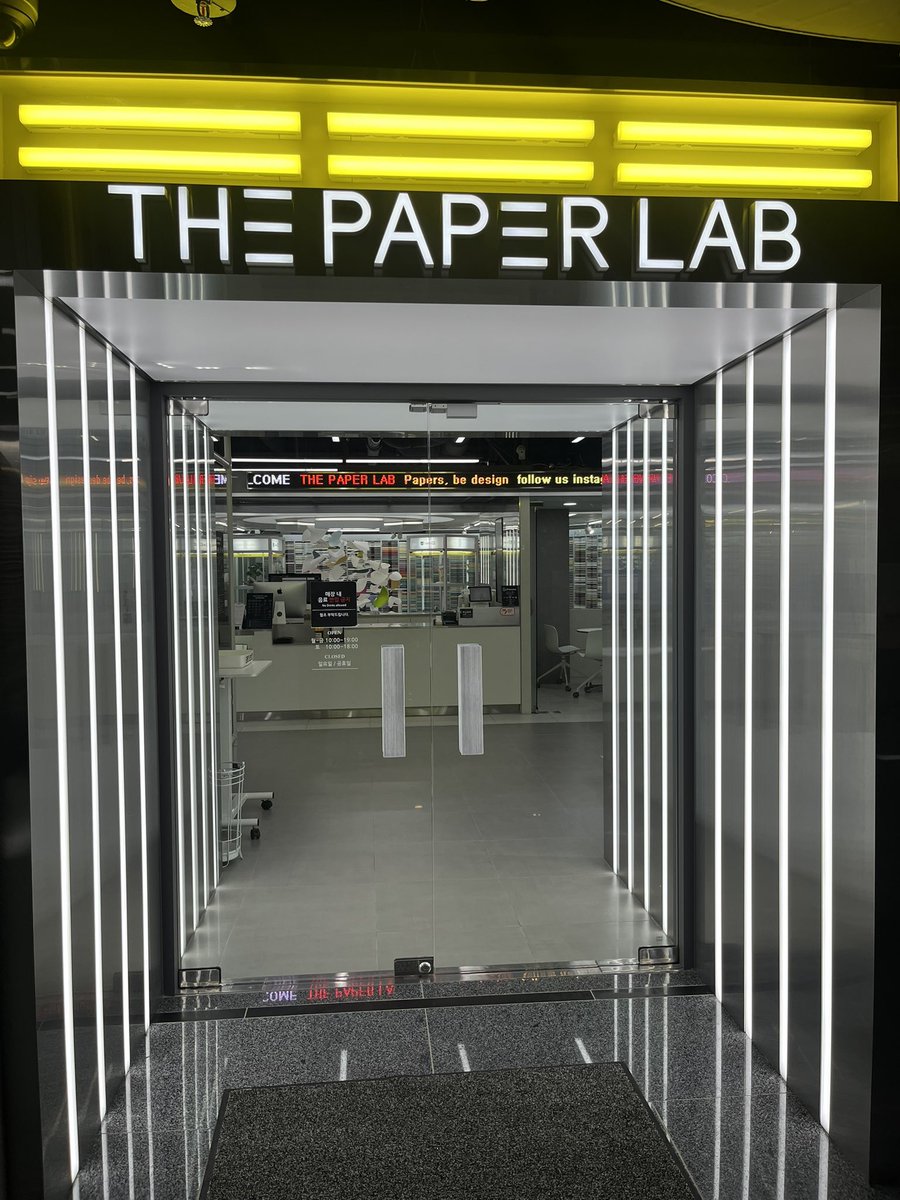 editor_root's tweet image. 북커버 용지를 찾아서…