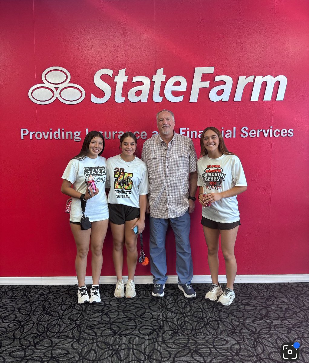 Our 🖤 SENIORS 🧡 had the best time catching up with some of our awesome sponsors today after practice!!!!