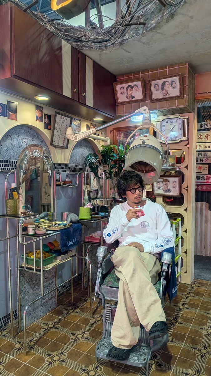 「#ツーリズムEXPOジャパン2025」香港ブース #トワウォ 展示、今日のチラ見せ👀 なんと！この椅子、座って撮影できるんです👌📽️映画を見た方、見てない方でもテンション〝アガる〟こと間違いなし🎉