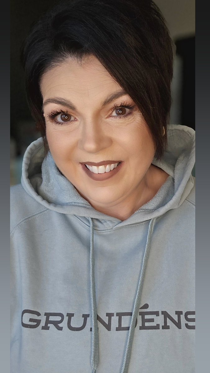 Today's look using all younique cosmetics💄💋

SEPTEMBER SPECIAL 🛒👇
youniqueproducts.com/cheriehamlyn

LAST CHANCE DEALS 50% OFF ITEMS THAT ARE RETIRING!!!👏👏🛒👇
youniqueproducts.com/cheriehamlyn/l…