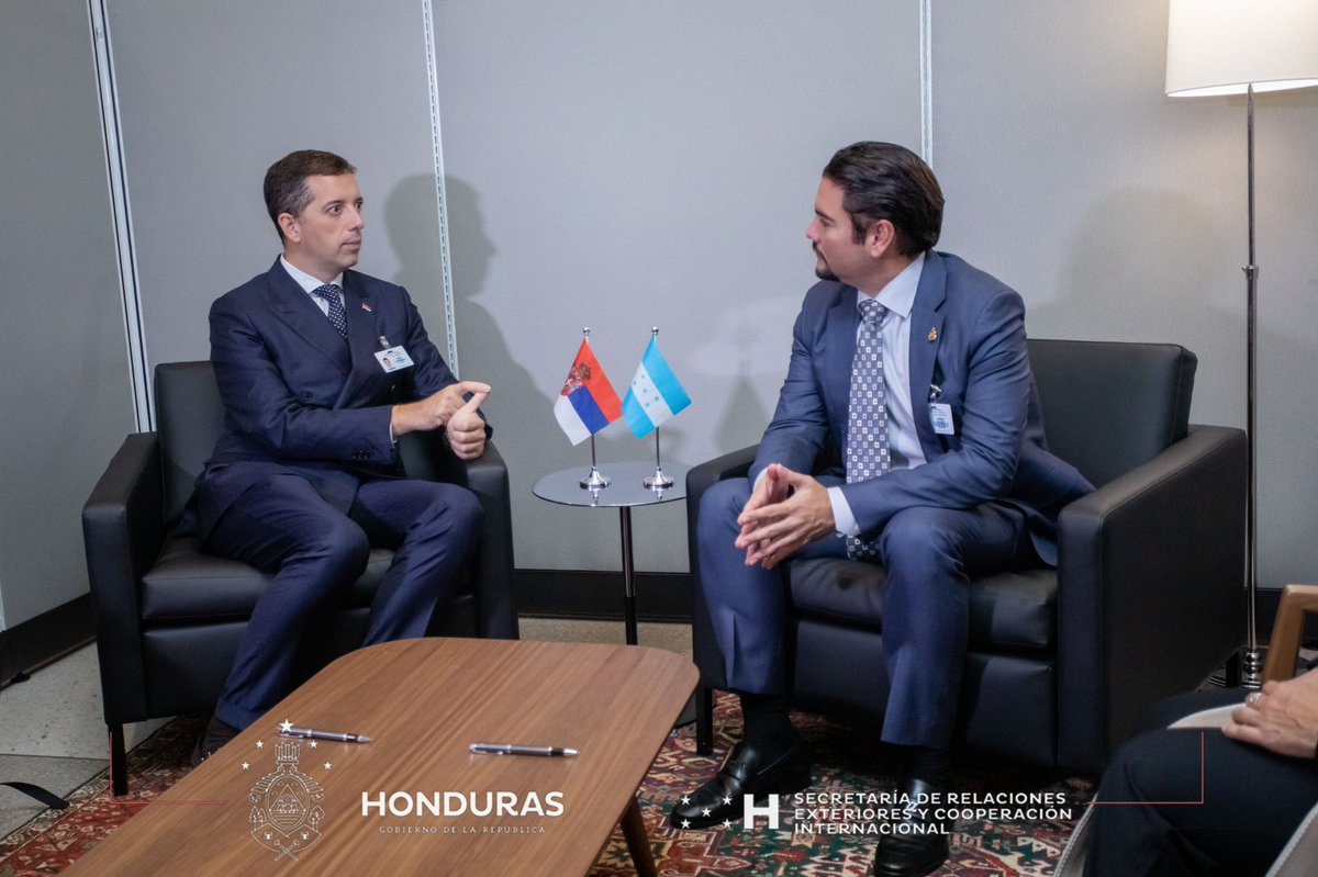 🇭🇳🤝🇷🇸 Honduras y Serbia firman Acuerdo de Supresión Mutua de Visas.

El Canciller <a href="/JavierEBS/">Javier Bu Soto</a> y su homólogo serbio Marko Ðurić sellaron este histórico paso que facilitará la movilidad, el turismo, el comercio y el intercambio cultural entre ambos pueblos.