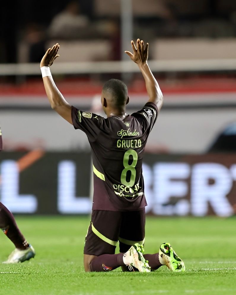 CarlosGruezo_11's tweet photo. Y todo lo que hagan, de palabra o de obra, háganlo en el nombre del Señor Jesús, dando gracias a Dios el Padre por medio de él.

(Colosenses 3:17) https://t.co/D8xSE34bSM
