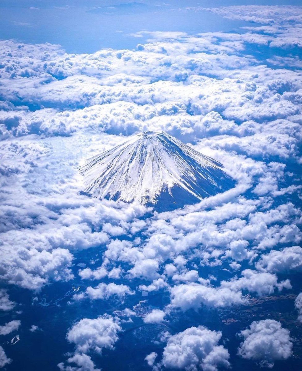 Mount Fuji from above the clouds. 

📷: traveler_sui