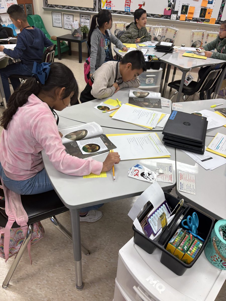 Today we explored the amazing contributions of Kościuszko and Deborah Sampson. Students were energized and engaged as we learned their stories in both English and Spanish! <a href="/EfrineRegino/">Mr. Regino</a> <a href="/eariasrobles/">Elizabeth Arias-Robles</a> <a href="/MarcellaES_AISD/">Marcella Elementary</a>  <a href="/Amplify/">Amplify</a> <a href="/AldineISD/">Aldine ISD</a> #ckla #teacherlife