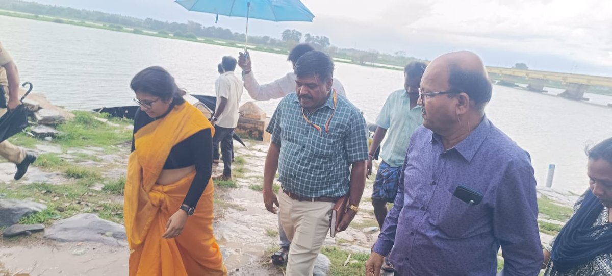 ಕೇಂದ್ರೀಯ ಜಲ ಸಂಪನ್ಮೂಲ ಆಯೋಗದ  ಕಾರ್ಯದರ್ಶಿಗಳು ಕೊಳ್ಳೇಗಾಲ ತಾಲ್ಲೂಕಿನ ಹರಳೆ ಗ್ರಾ. ಪಂ ವ್ಯಾಪ್ತಿಯ ದಾಸನಪುರ ಗ್ರಾಮಕ್ಕೆ ಭೇಟಿ ನೀಡಿ ಕಾವೇರಿ ದಡದ ನದಿ ಪಾತ್ರವನ್ನು ಪರಿ ವೀಕ್ಷಣೆ  ಮಾಡಿದರು.
ಈ ಸಂಧರ್ಭದಲ್ಲಿ  ಮುಖ್ಯ ಕಾರ್ಯನಿರ್ವಾಹಕ ಅಧಿಕಾರಿಗಳು, ವಿಭಾಗೀಯ ಜಲ ಸಂಪನ್ಮೂಲ ಇಲಾಖೆಯ ಮುಖ್ಯ ಎಂಜಿನಿಯರ್, EO, ADA  ಇತರು ಹಾಜರಿದ್ದರು.