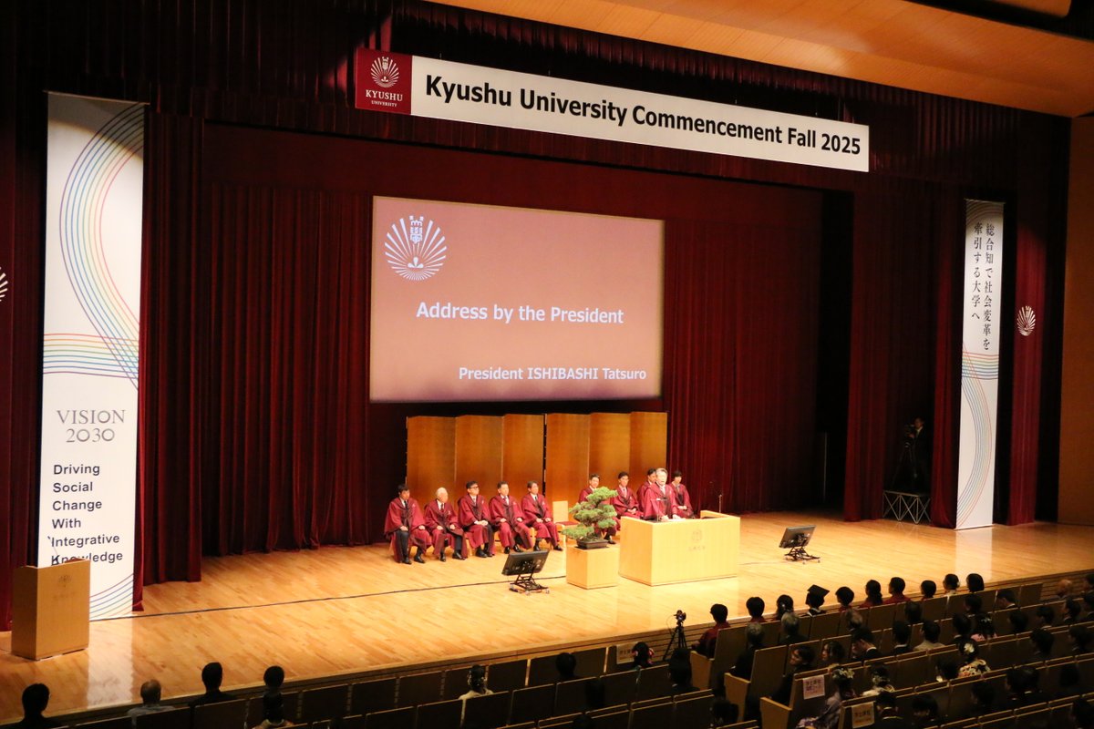 KyushuUniv_EN's tweet photo. Yesterday, we celebrated the graduation of 70 undergraduate students, 174 master's students, 192 doctoral students, and 4 professional degree students.
Congratulations to all the graduating students and to their friends and family!
#KyushuU #ItoCampus #Graduation #Autumn https://t.co/stxO6fCJBA