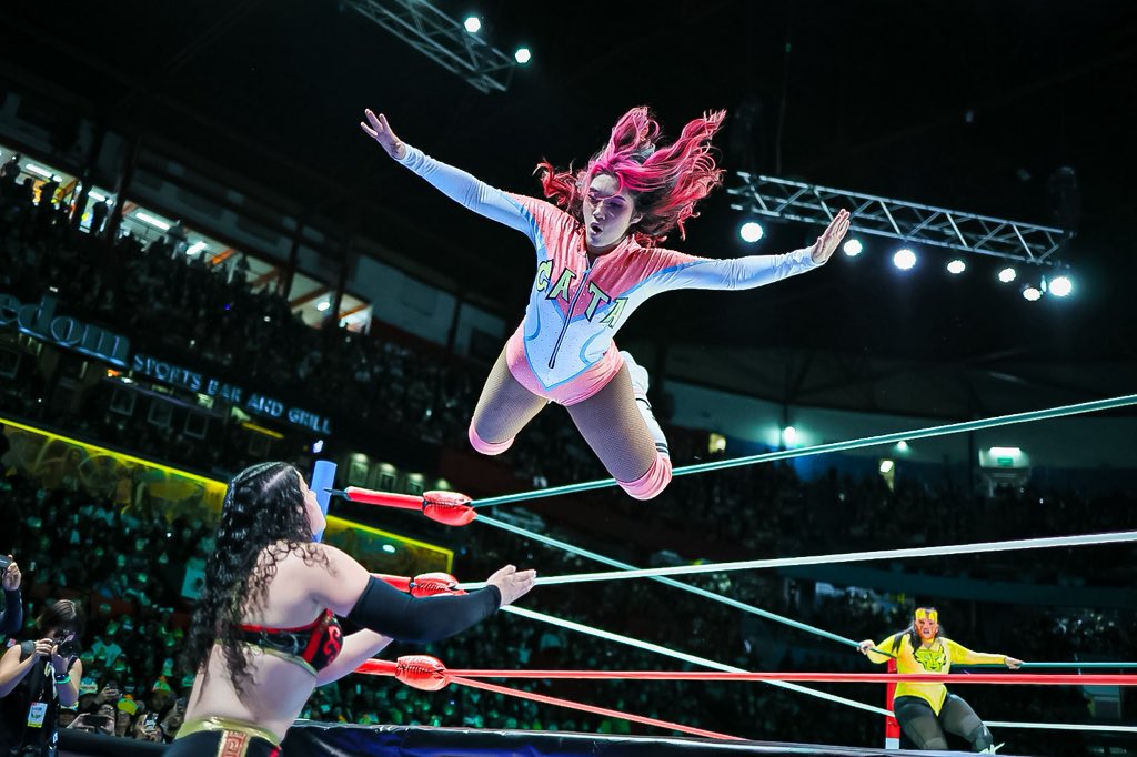 CMLL_OFICIAL's tweet photo. Las Amazonas hicieron vibrar la Catedral de la Lucha Libre con una sensacional batalla. Kira, Skadi y La Catalina se impusieron con fuerza y decisión sobre Persephone, Reyna Isis y Candela.

📺 https://t.co/d1cuWC4Yi6  

📺 https://t.co/MLk32UruWc

  #LeyendasPokémonZA https://t.co/0y1OJews3x