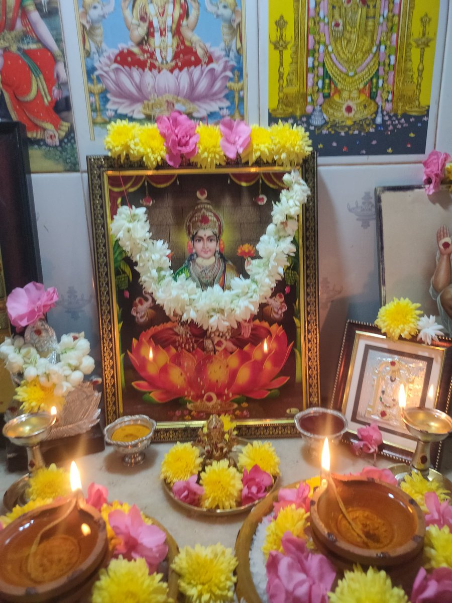మహాలక్ష్మ్యష్టకస్తోత్రం యః పఠేత్ భక్తిమాన్నరః 
సర్వ సిద్ధి మవాప్నోతి రాజ్యం ప్రాప్నోతి సర్వదా 
ఏకకాలే పఠేన్నిత్యం మహాపాపవినాశనం 
ద్వికాలం యః పఠేన్నిత్యం ధనధాన్యసమన్వితః 
త్రికాలం యః పఠేన్నిత్యం మహాశత్రువినాశనం 
మహాలక్ష్మీ ర్భవే నిత్యం ప్రసన్నా వరదా శుభా 🙏