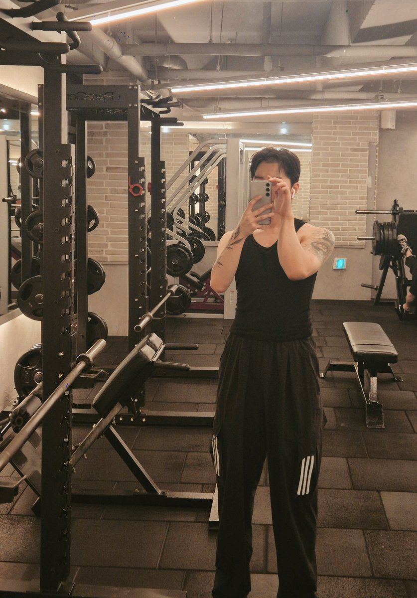 안녕하세요 선비 입니다
10월4일(토) 영등포 you에서 스페셜 일일 스탭으로 일하게 되었슴돠
올만에 오빠 슈트 쫙 빼입고 갈게~^^
시간되는분들 꼭 놀러오세요~
입구에서 부터 시작되는 #프리허그 때려박습니다
혼자와도 좋아요~한잔해~
그날만은 당신의??
#술친구 #호빠 #선수#노예#노비
#1일썸남?