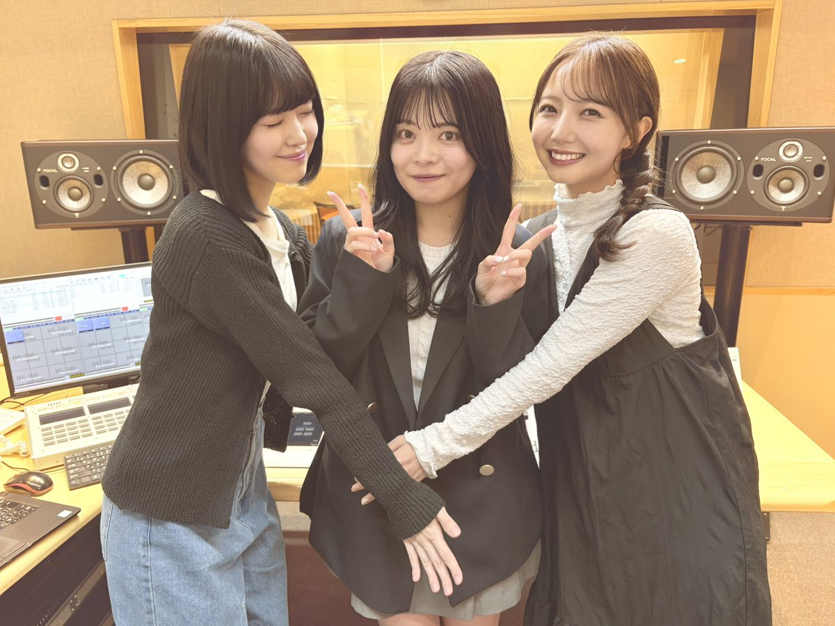 今夜23時から放送📻
#hbcradio 
#タイトル未定
#金曜の予定は未定

こちらの3人が登場
#阿部葉菜
#冨樫優花
#多田萌加

先生の思い出🏫
クイズに挑戦🙆‍♀️

コメントゲストは
ソロメジャーデビュー
#櫻井優衣 さん
#FRUITSZIPPER 
#ふるっぱー