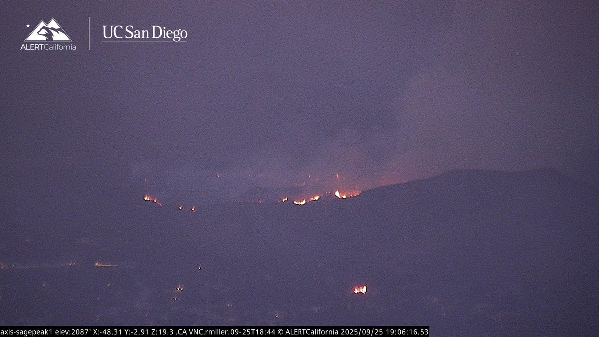 DanielFireTruck's tweet image. #LostFire Aircraft Assisting.
VCFD Copter 4, OCFA Helitanker 47.
LACoFD Copter 22, Helitanker 55.

The Fire is 20 acres, Potential for 50 acres, Structure Protection is in place for nearby homes in the Area.