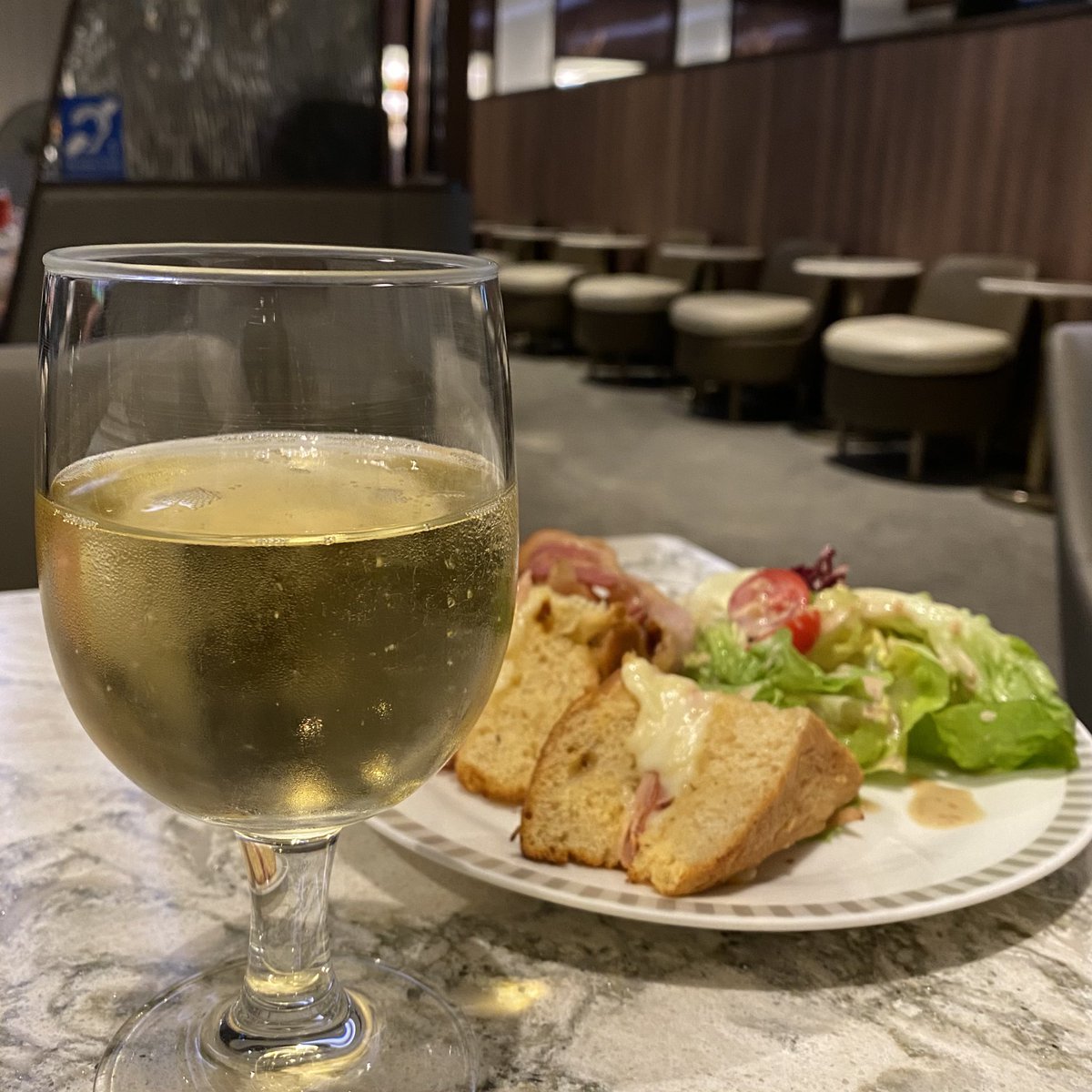 al_pacao's tweet image. 本日の朝食会場
朝シャンが旨い🍾
#エアポート投稿おじさん
