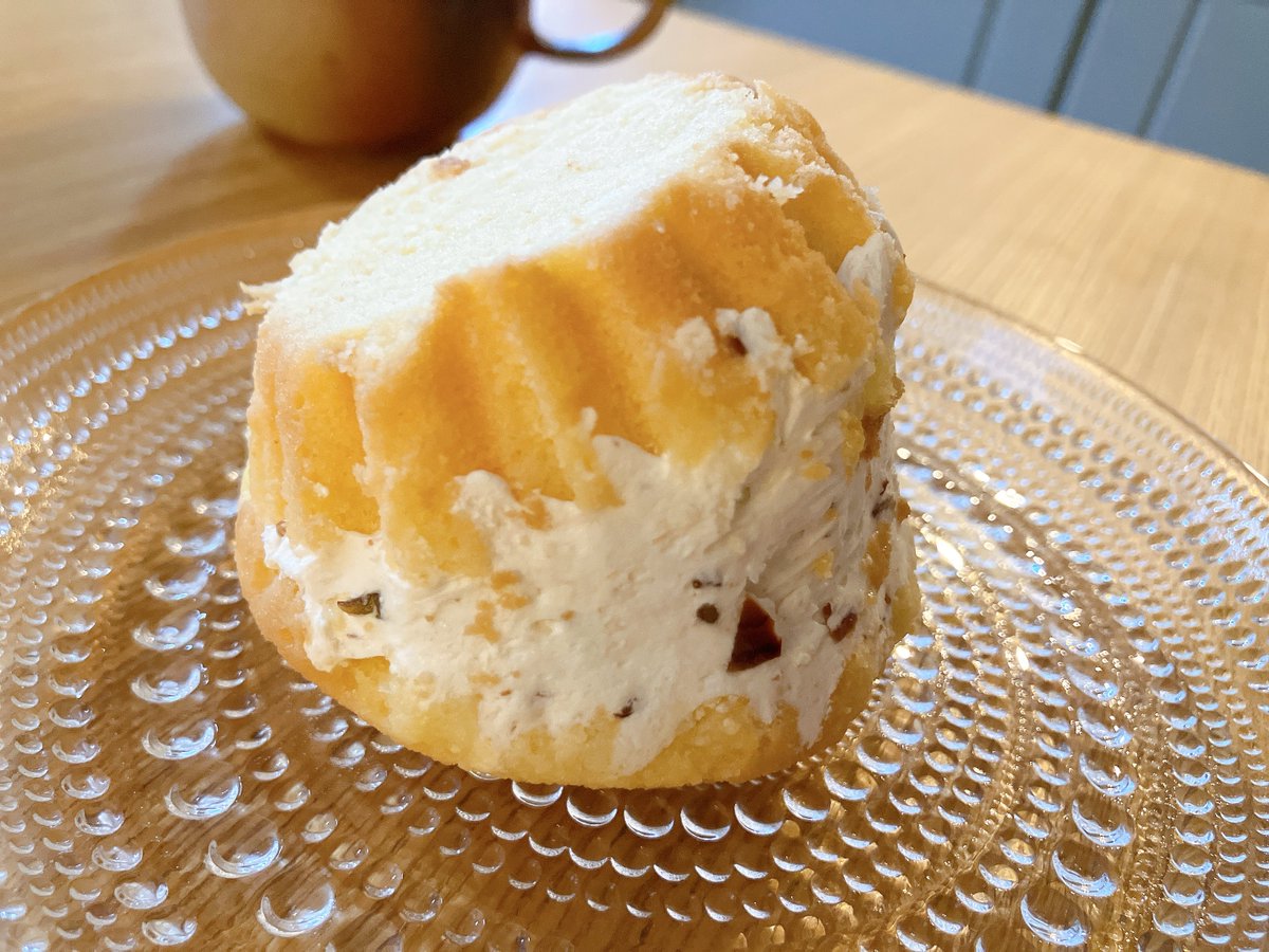 試すカチさま<a href="/tamesu_kachi/">試すカチ</a> より
プレゼントCPに当選

✔️リキュールマロン
頂きました🎁✨

創業1962年、スイス洋菓子は熊本で愛されるお店🍰生地にはリキュールが染み込み、渋皮栗入りのバターサンドが濃厚💖🌰たまらない美味しいさ❣️ありがとうございます😭💓

#わぴこの当選