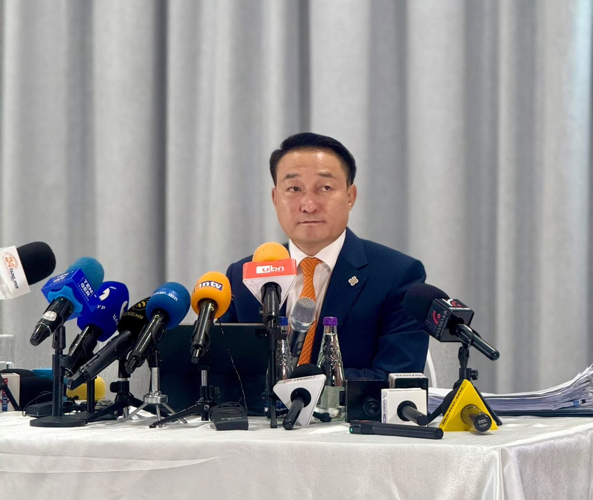 Зөөөөөз
Нүүрсний хамгийн том хулгайч бага хурал.н хэдээ бол хага базчихжээ
Намын дарга нь бол бат
Цаашлаад ЕС ч ойлгомжтой биз

Өөдөөс нь Хүрэлбаатар Энх-амгалангаа тавиасай
<a href="/Zandanshatar/">Zandanshatar G</a> бол барахгүй юм бнаө