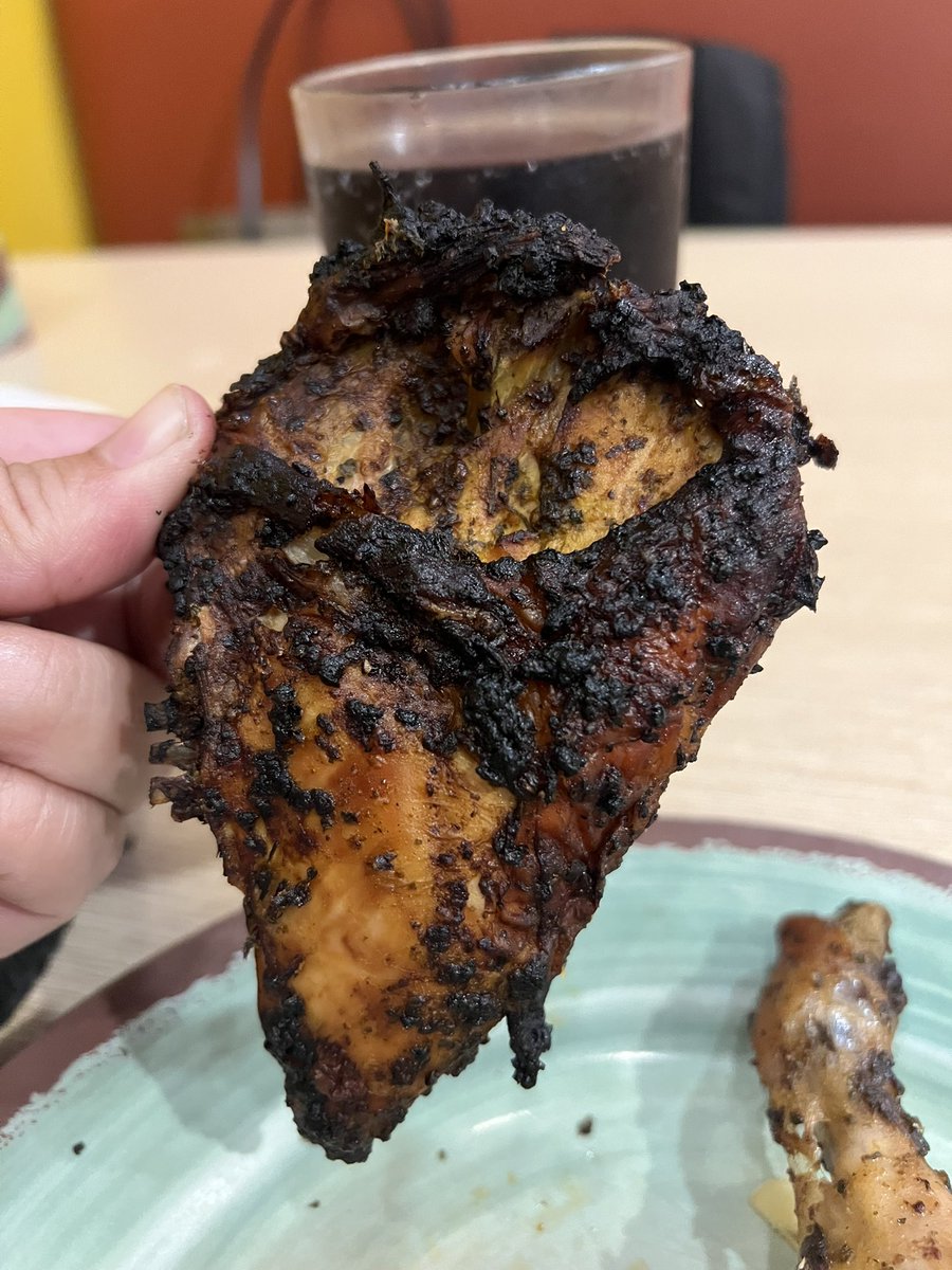 ¿Pechuga de pollo o de perico?

Eso si, los precios sigue intactos e incluso altos en <a href="/CamperoGT/">Pollo Campero Guatemala</a>
