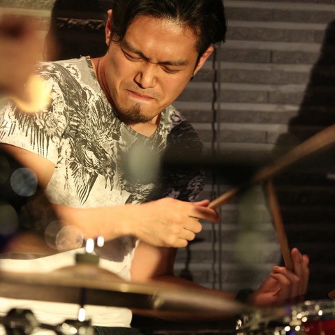 tmc_liveline's tweet photo. LosCabosファミリーにドラマー兼パーカッショニストとしてマルチに活躍中のAran Alcaraz Nagashimaさんが加わりました🥁🔥 https://t.co/lmIwjDygCd