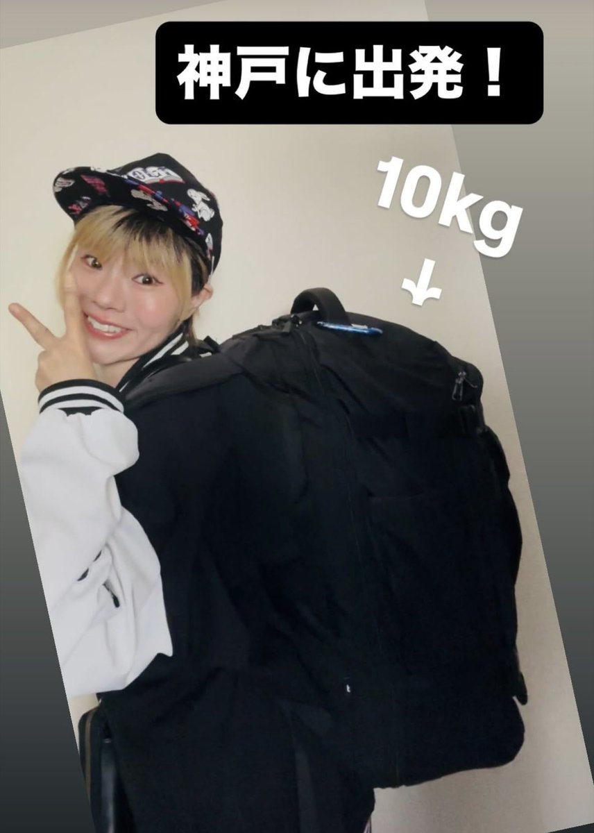 KINAPOOON's tweet image. 新リュック(40ℓ)最高！直立自立する！ペトボと日傘が一つのポッケに入るサイドポケットのデカさ！中もガッシリ四角いから超綺麗に入る！物が動かん！重いけど肩紐背板が分厚いから割と楽！何より両手が自由なのが最高！これでいつ敵が急に襲いかかってきても戦える！冒険って感じ！(ド興奮) #tomtoc