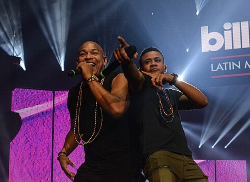 #PremiosJuventud Alexander 46 años y Randy 42 del grupo Gente de Zona <a href="/JavierCeriani/">JAVIER CERIANI</a> <a href="/AnaMariaCanseco/">Ana Maria Canseco</a>