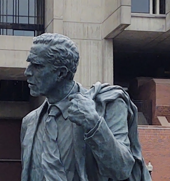 TheBostonIrish's tweet image. Born on September 25, 1929, Kevin Hagan White was the beloved + impactful #Bostonmayor from 1968-1984. He transformed #Boston into a world class city, revitalizing @FaneuilHall + #Quincymarket while supporting #tourism,  libraries + city parks.  His statue is along Boston's