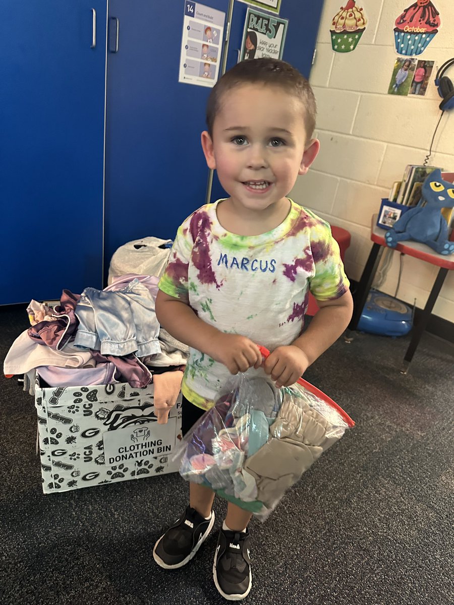 GESTigersSC's tweet image. Pre-K students completed a unit on clothes. To wrap up their learning students became designers &amp;amp; designed their own shirts/outfits.  Students also learned about donating and brought in some of their old items to be donated to other students 👚👖🧥@TeamFairfieldSC