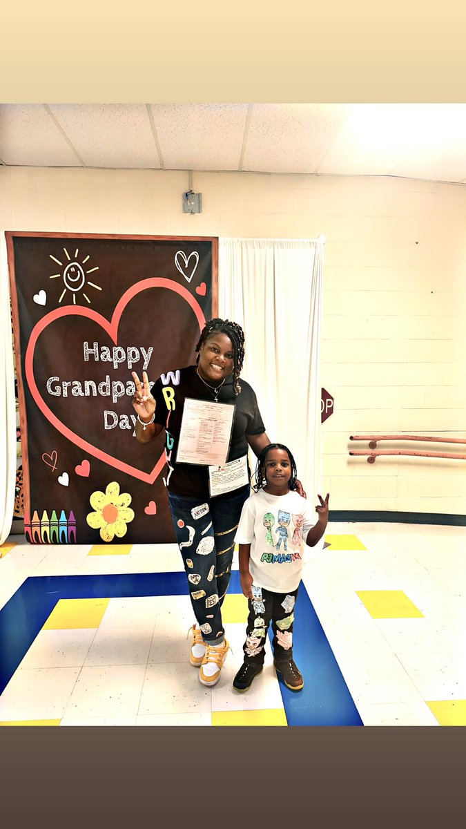 GESTigersSC's tweet image. Pre-K students completed a unit on clothes. To wrap up their learning students became designers &amp;amp; designed their own shirts/outfits.  Students also learned about donating and brought in some of their old items to be donated to other students 👚👖🧥@TeamFairfieldSC