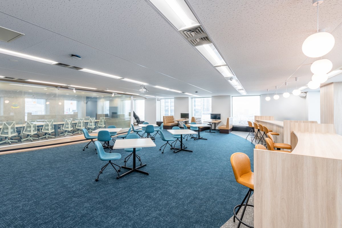 47group_pr's tweet photo. 当社が手掛けたオフィス内装実績を公開しました。

株式会社ウェイブ様
「“波”をイメージした開放感のあるオフィス」
https://t.co/99edLFbY3m https://t.co/4MGK3l0tI8