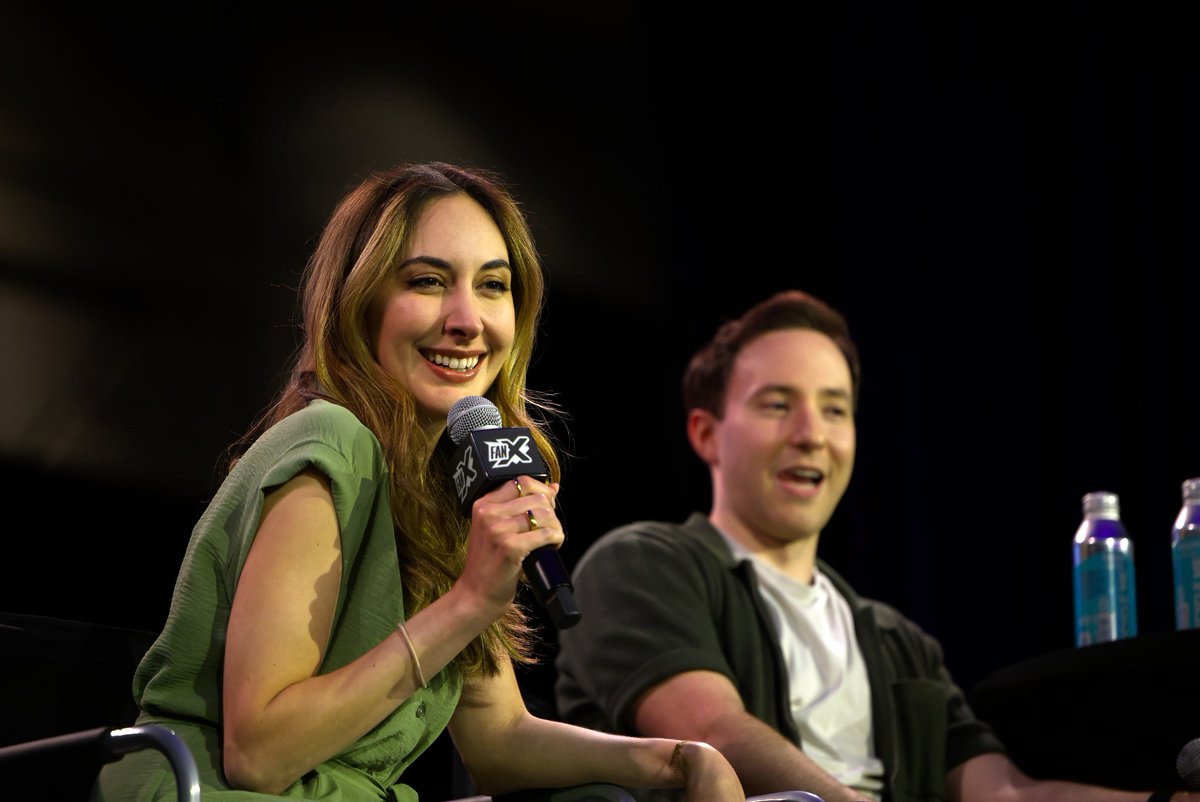 fanxsaltlake's tweet photo. 😍 Today's #DateEverything! panel was just totally crazy and we loved it so much. #FanX https://t.co/k3Er6AifxO