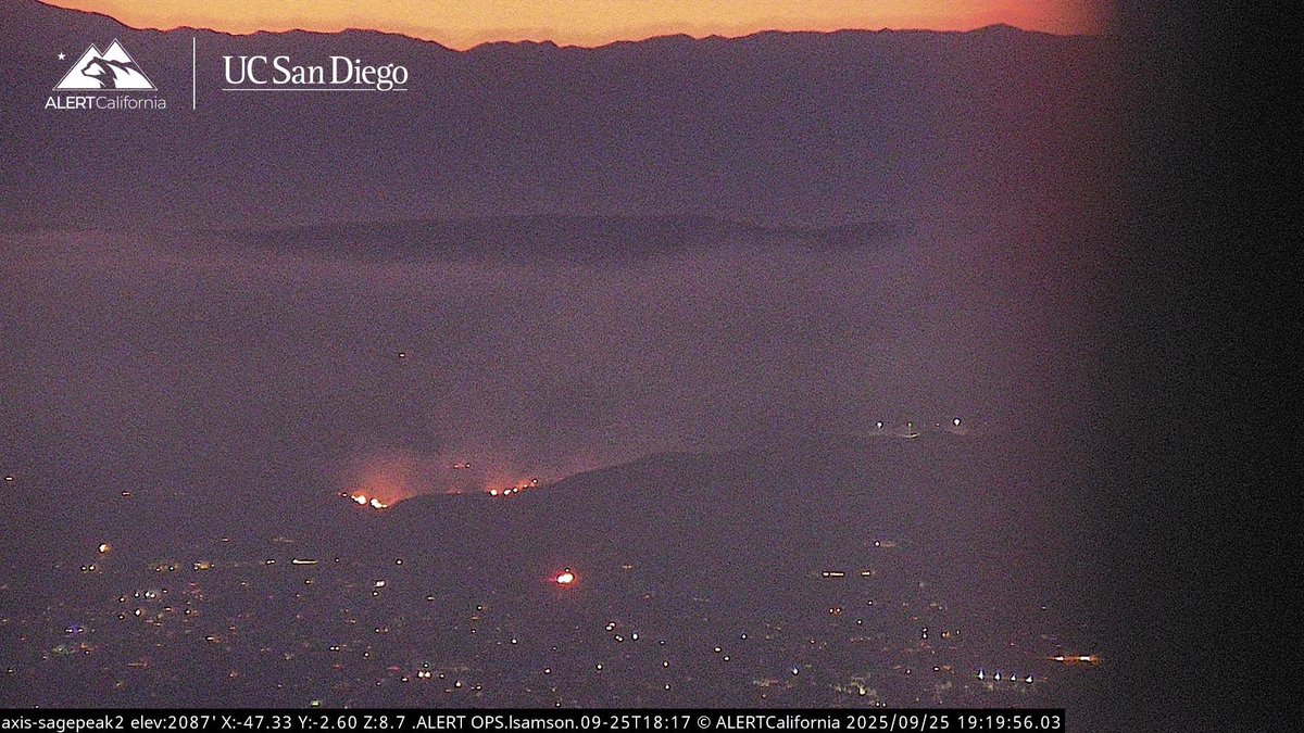 DanielFireTruck's tweet image. #LostFire The Fire is holding at 25 acres, No Valuables at Risk from Copter 4, Copters are working the Left Flank.