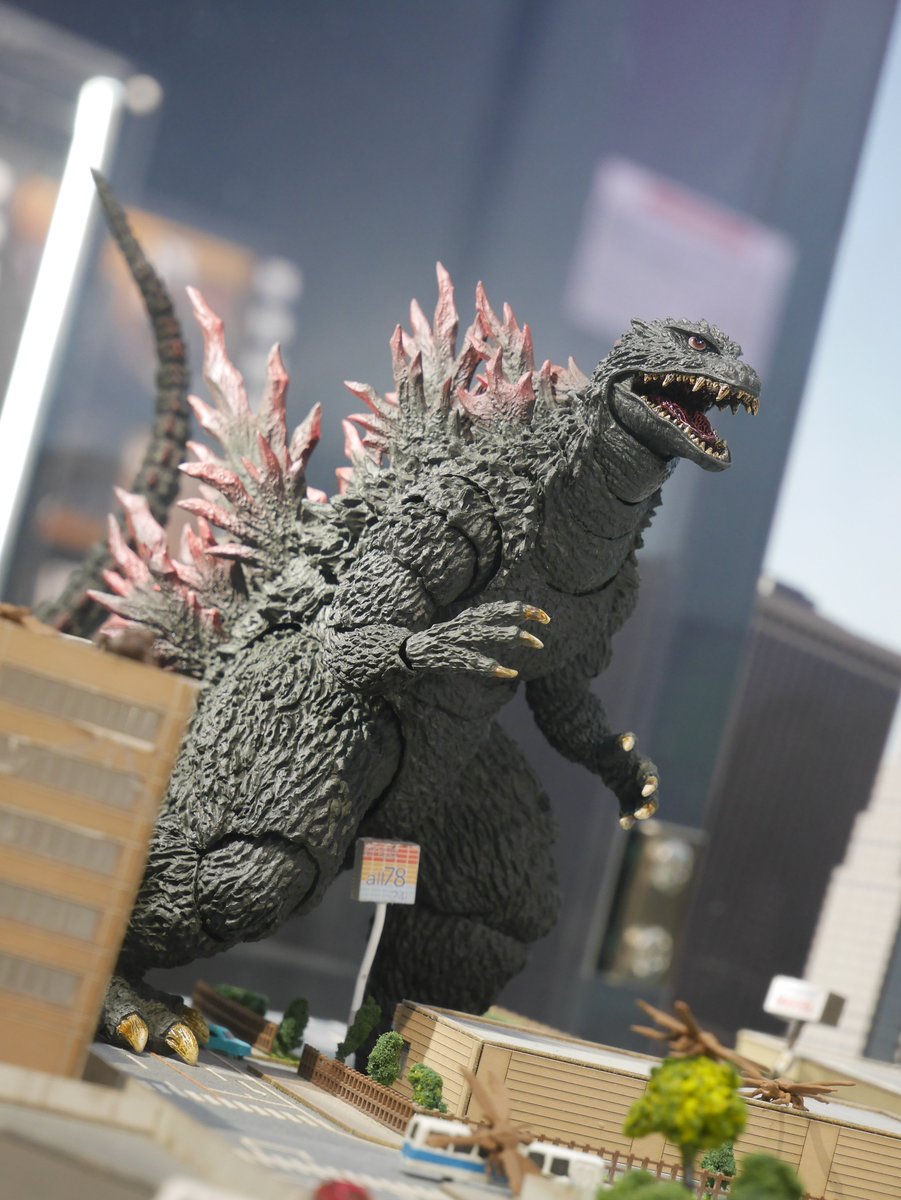 📢9月27日（土）販売！

「S.H.MonsterArts ゴジラ (2000)」を #魂ストア にて展示中‼️

「メガギラス」と激闘を繰り広げた「ゴジラ (2000)」が #酒井ゆうじ 氏原型・彩色・造形プロデュースにより完全新規造形で徹底的に再現✨

🔽商品詳細はこちら
tamashiiweb.com/store/tokyo/it…

#モンアツ #GODZILLA