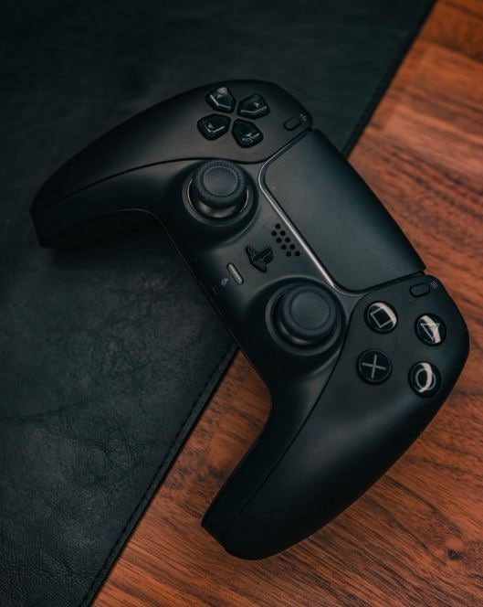 grupodopobre's tweet photo. DE LONGE O MAIS LINDO DO PS5
loja oficial PlayStation no ml

Playstation Dualsense Midnight Black‍

use o cupom ETERNA

327,31 à vista 
https://t.co/mSRPdNKPI3 https://t.co/0hLLDw0kzj