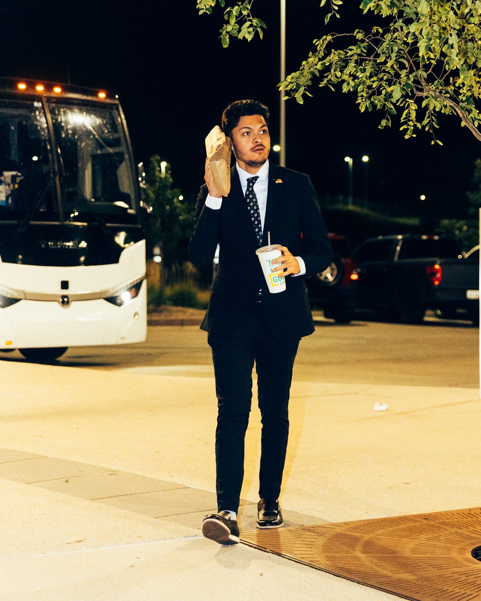 UNOACHAHOCKEY's tweet photo. Thursday night fits 👔 https://t.co/CC7dpxNuKr