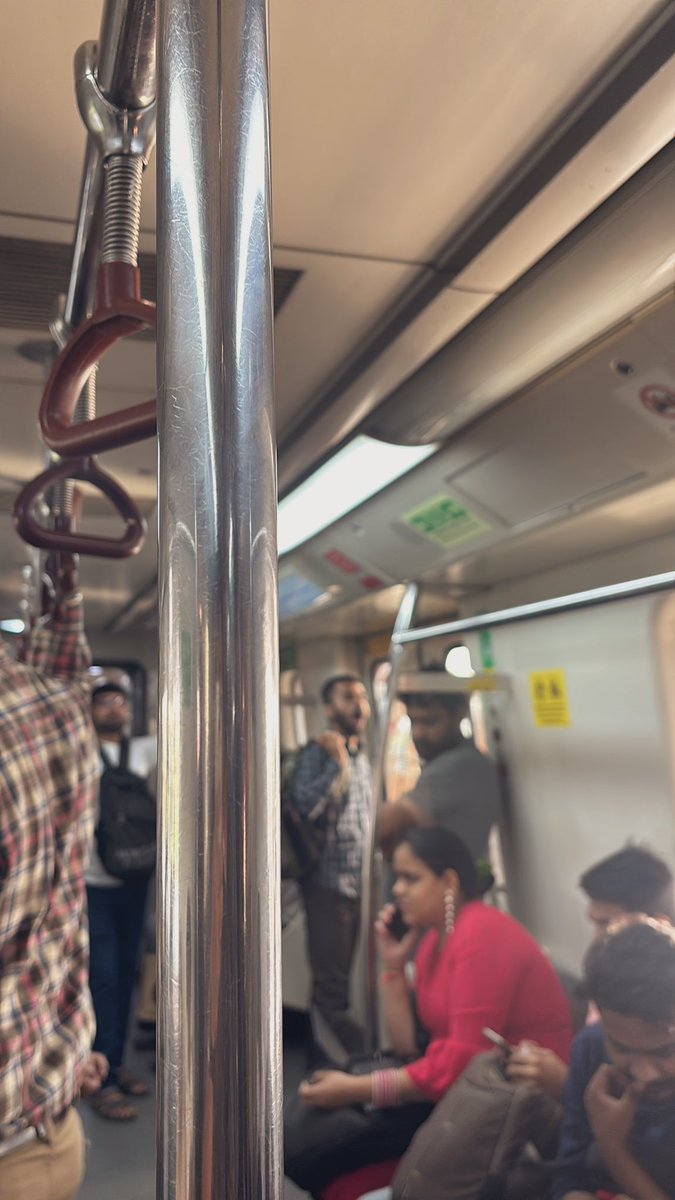 rohitcodex's tweet image. Gm. Chat 
Morning metro check ✅