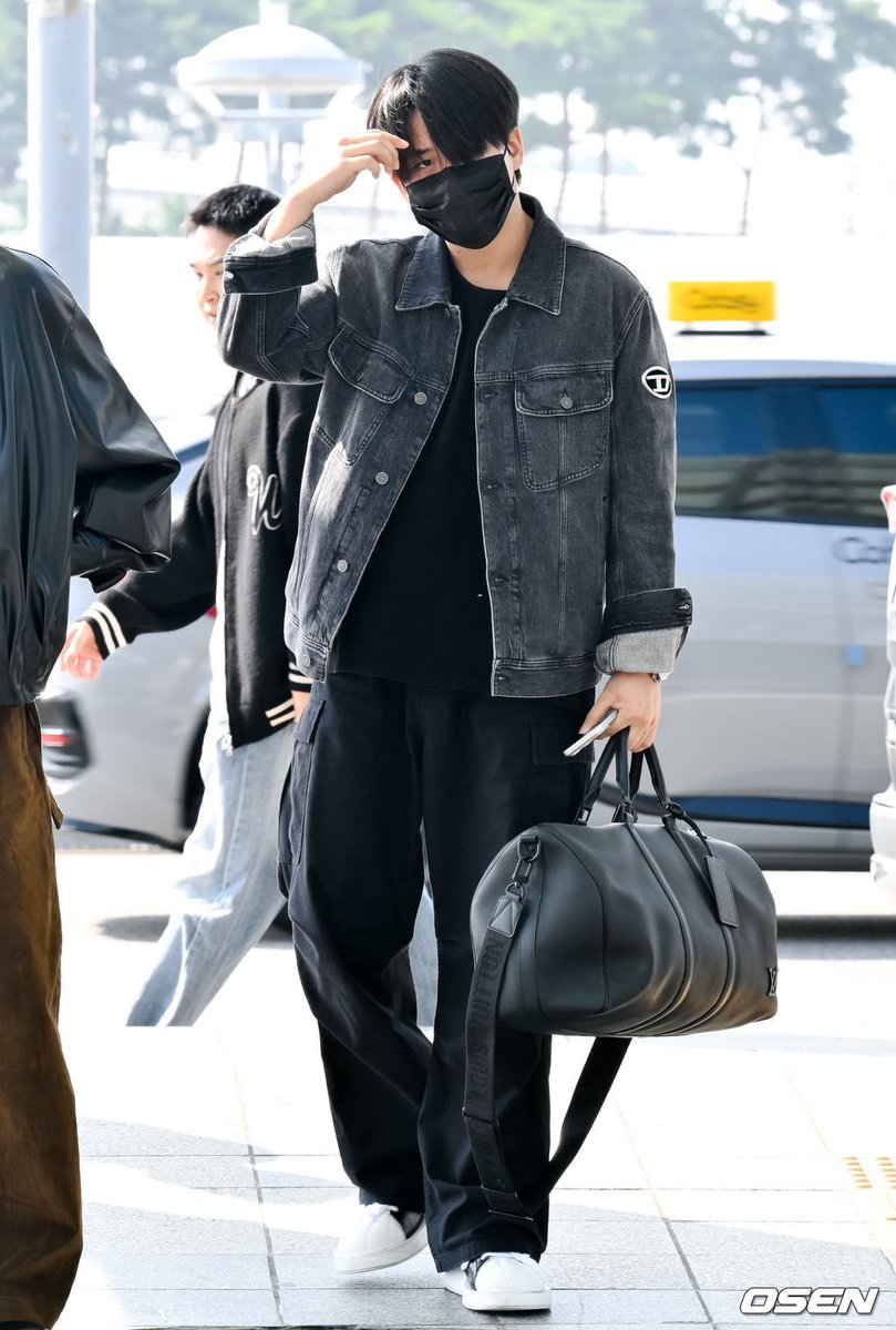 withjongho_'s tweet photo. 250926 ICN #JONGHO https://t.co/lCTs3wojXY