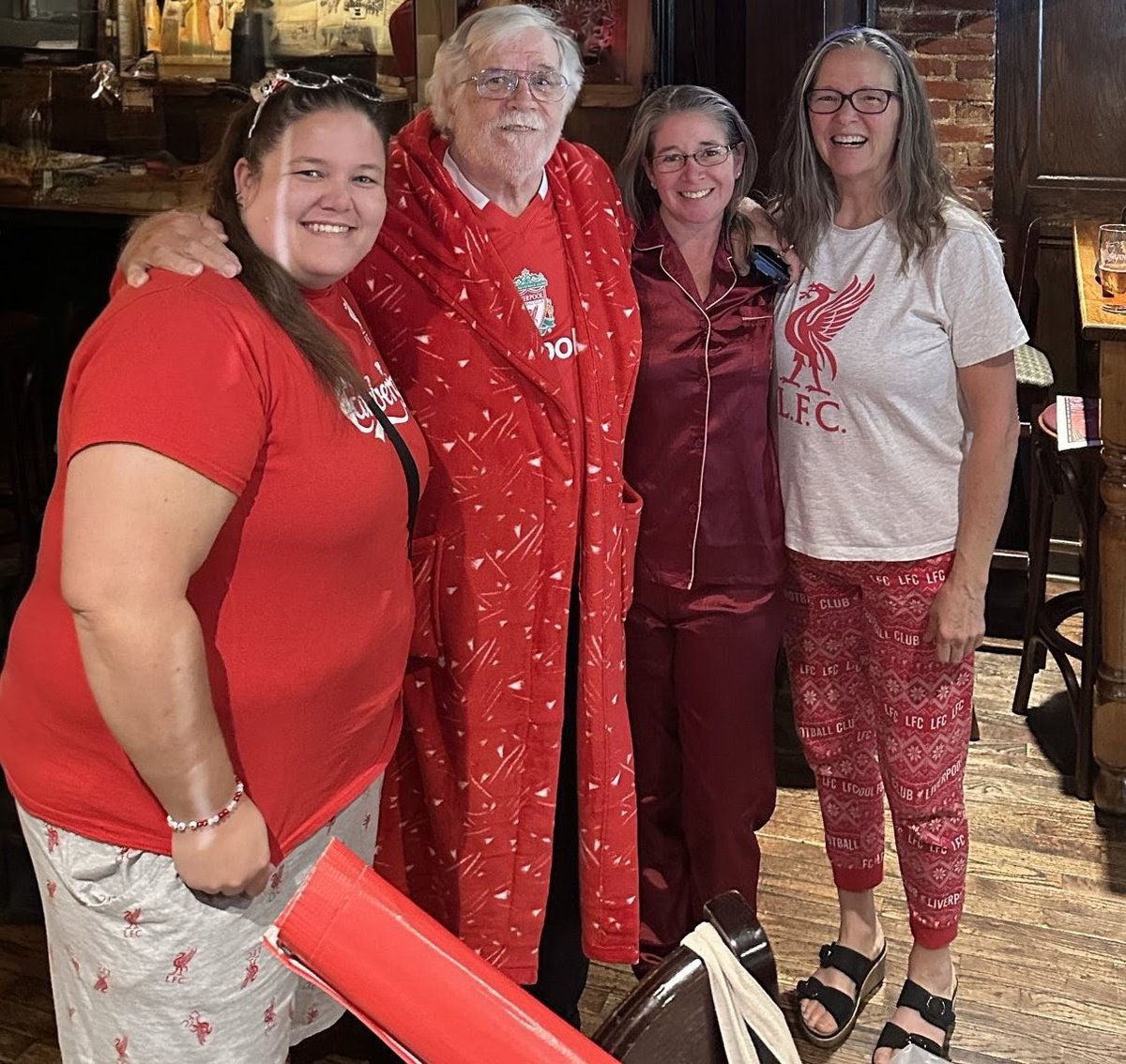 OLSCDelaware's tweet image. The Reds are flying—let’s keep it rolling, #FirstStateReds!

Thanks to everyone who showed up for the last 2 @LFC wins, esp. the PJ crew for the Merseyside Derby! 🧦🔥

We’re thru in the @Carabao_Cup 🏆 &amp;amp; back @CatherineRooneys Sat 9/27, 10 a.m. v Palace!

#YNWA #myplmorning