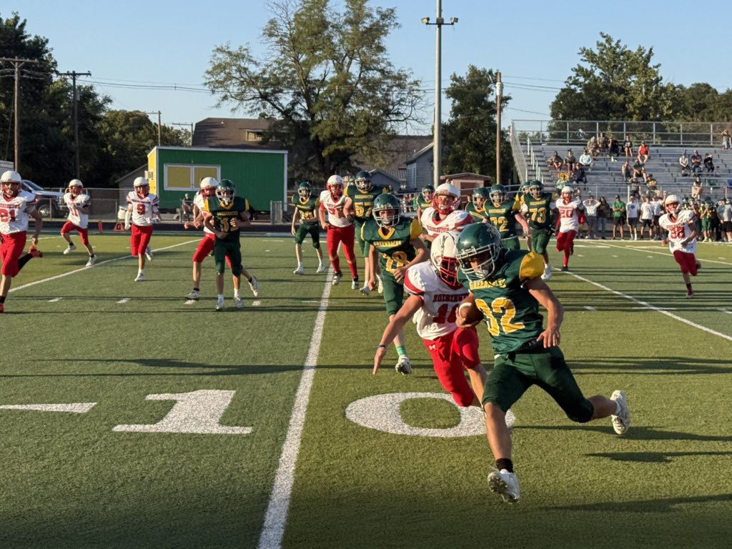 Pratt_LibertyAD's tweet photo. LMS Hosted Hoisington tonight at Zerger Field for two pretty good football games.  8th grade lost 36-26 and the 7th grade finished the night with another win 30-14!!  GG!! https://t.co/pVlbGyJzMY