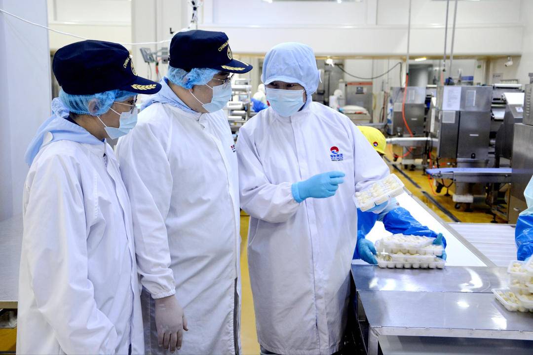 iliaoningkr's tweet image. 최근 2톤 규모의 다롄 특색 성게 물만두가 싱가포르로 수출되었다. 이는 다롄 성게 물만두가 해외 시장에 첫 선을 보이는 것이다. #다롄시 #성게 #물만두