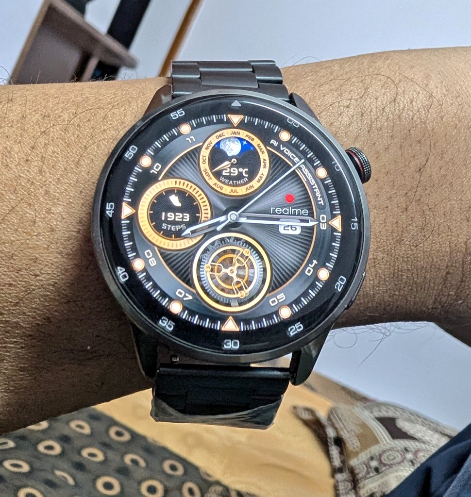 I bought this Realme watch in this festive season sale. Metal look, battery life are plus points, but it's not very good in reading accurate data. My sleep data couldn't be recorded, similarly walk data is also incorrect.