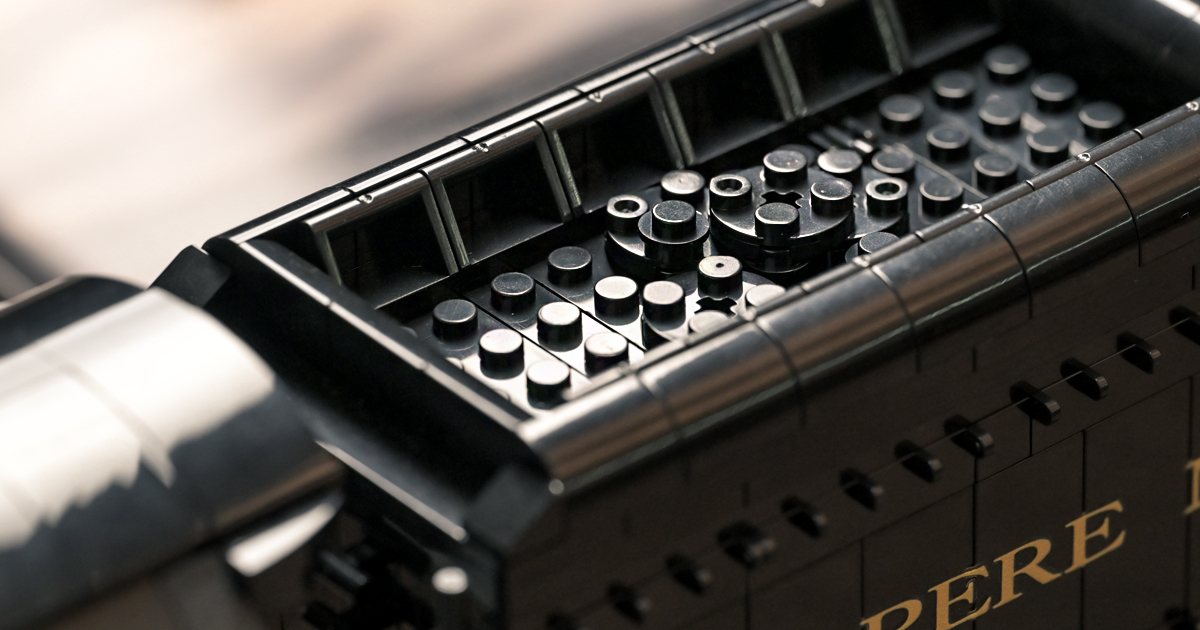 NifelizSet's tweet image. 🚂 A steam locomotive you can build, move, and proudly display.
From printed cab gauges to wheels that turn together—this model doesn't just sit, it tells a story.
Where would you show it off - home or office? 👀
 #lego #legos #nifeliz #toys #legomoc #gifts #locomotive #train