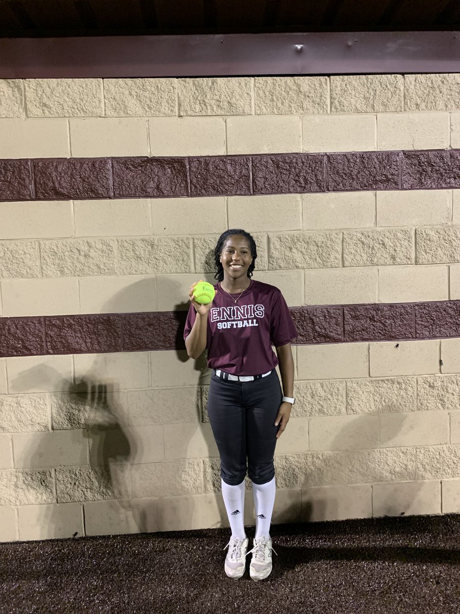 Started off the fall season with 2 HUGE wins! Aurelia Vaughan hit an opposite field BOMB to give us the lead in the second game💣 GO LIONS #weoverme