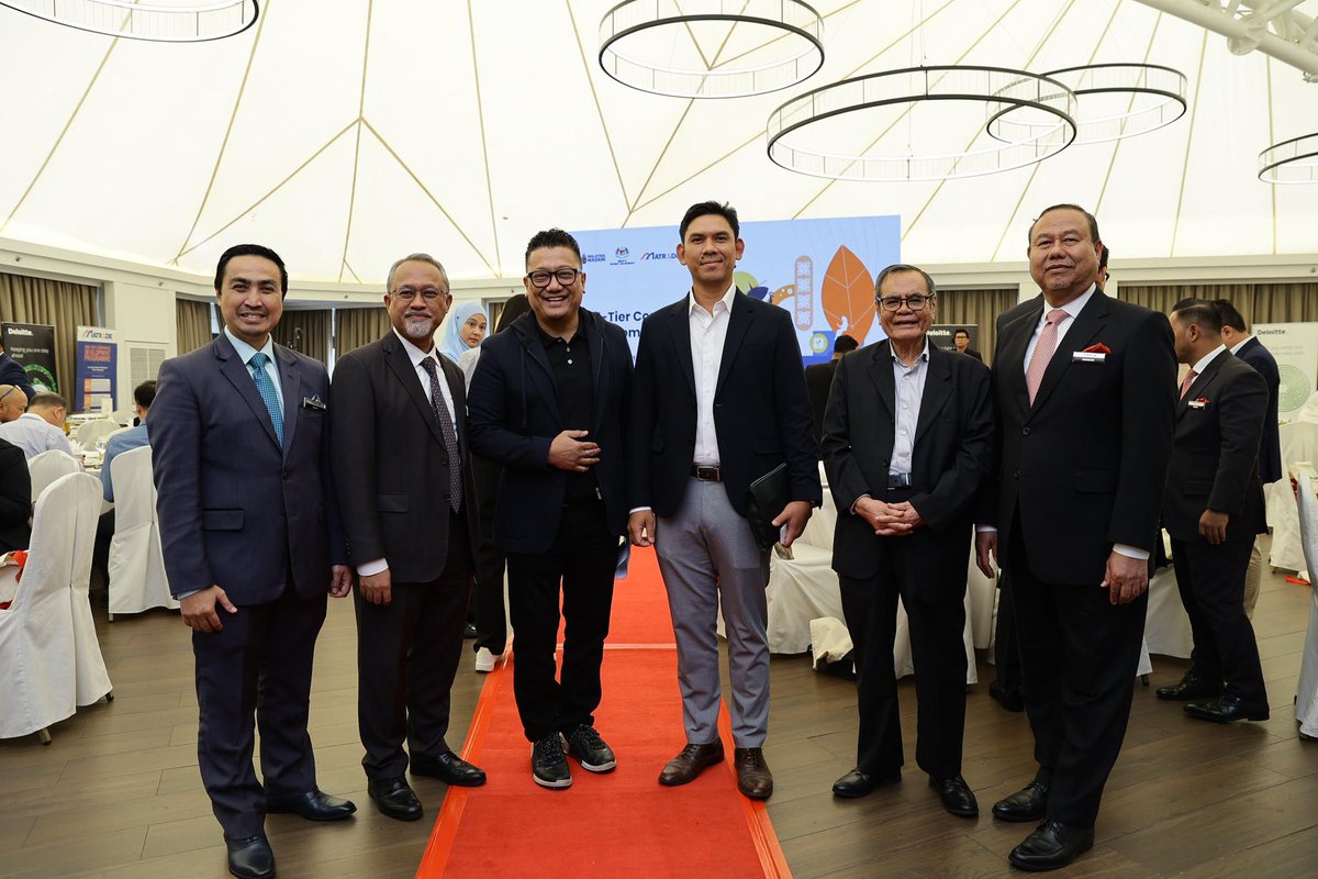 matrade's tweet image. Together, let us continue to ignite futures and build global champions for Malaysia.

#MTCDP #MATRADE #MADANIBekerja