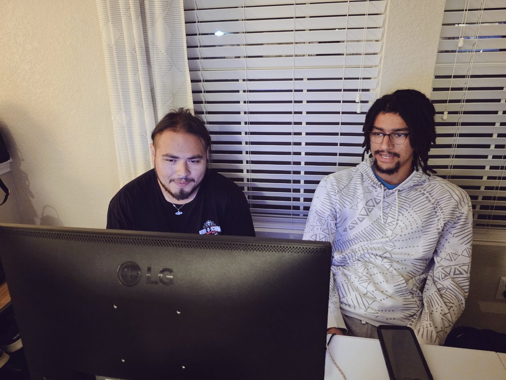 MommaToaster's tweet image. It was so nice to have some of our Smash family come over tonight. ToasT and I have missed attending tournaments lately with everything going on with my health. It was wonderful to hear their laughter and spend time with them. Love y'all so much! 💜