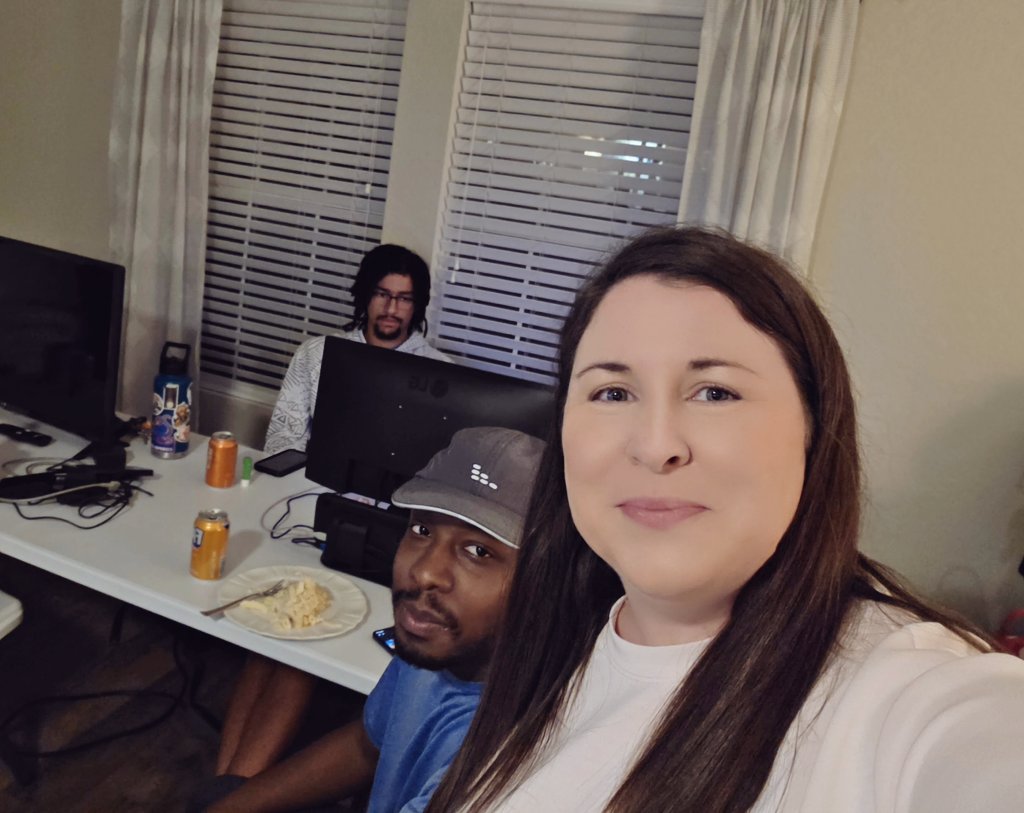 MommaToaster's tweet image. It was so nice to have some of our Smash family come over tonight. ToasT and I have missed attending tournaments lately with everything going on with my health. It was wonderful to hear their laughter and spend time with them. Love y'all so much! 💜
