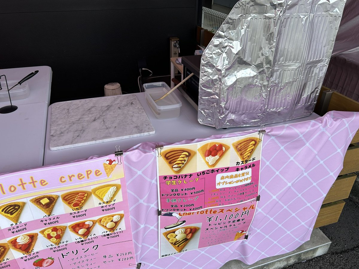 店頭にスタッフがいない場合は
OneTies in 三重にご来店ください🙇

店内での飲食可能ですので
待ち時間、食べる時等はぜひ店内で👍

ウェットティッシュもご用意しておりますのでお使いください🙂‍↕️
#CHARLOTTECREPE 
#シャーロットクレープ