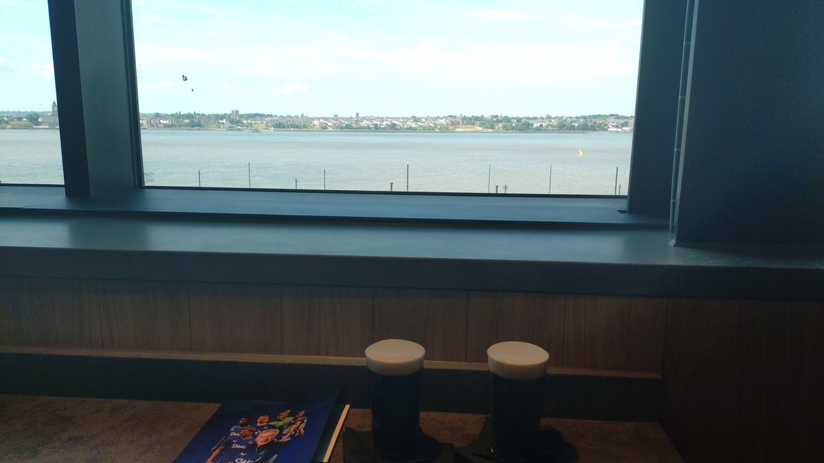 Key_the_Blue's tweet photo. @Everton Train into Sandhills, nice pleasant walk down, in nice and early at Kendall's to our now usual spot for a few Guinness then a bit of football. https://t.co/f2ambZHh1O