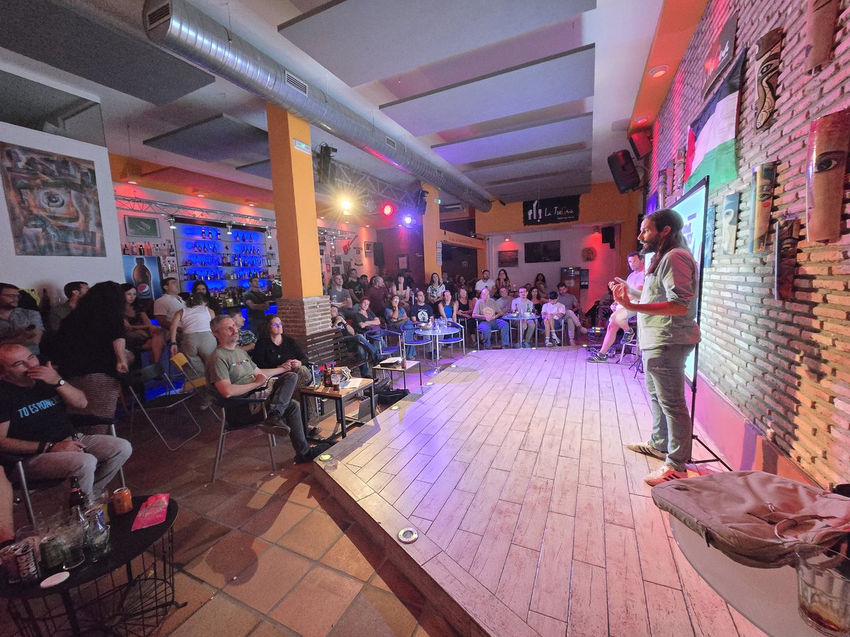 Más de 100 personas ayer en el estreno de esta temporada de Pregunta a un Cientific@, hablando de los datos históricos y actuales de la ocupación israelí. Muchísimas preguntas y debate. Si no te quieres perder las siguientes, apúntate 👇 forms.cloud.microsoft/e/GBjTfZnTJw