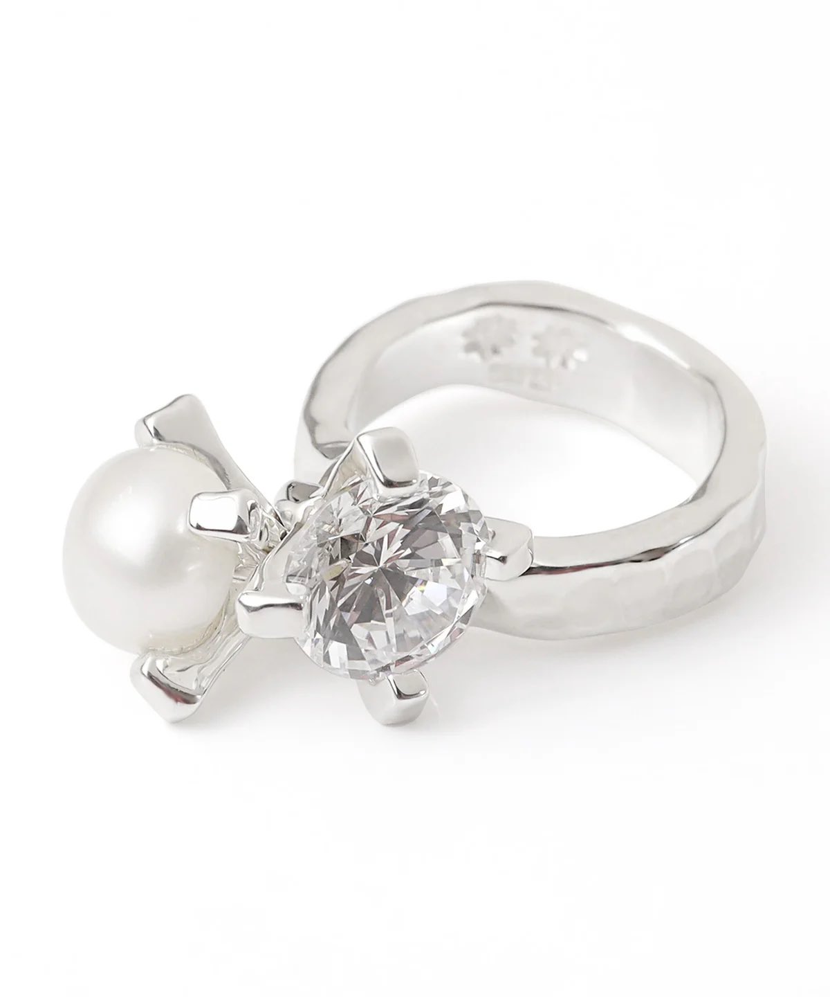 Y*い様 e.m. リング e.m.（イーエム）の「SILVER925サイドジルコニア埋め込みリング