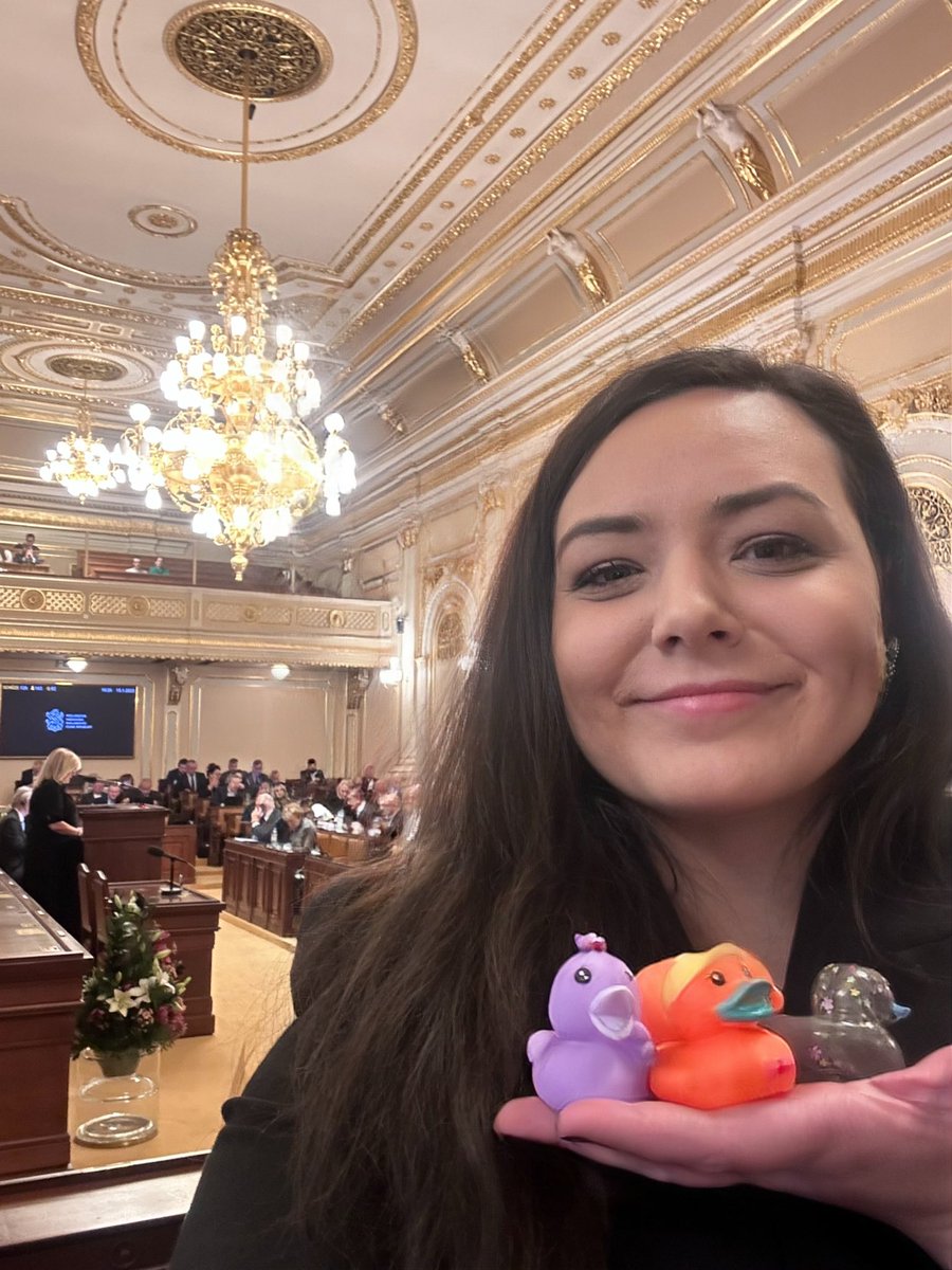 Matouš H 🇨🇿 🇺🇦 (@matous_h) on Twitter photo Jakou chcete politiku? Co chcete ve Sněmovně? Pracovitost, lidskost, schopnost konstruktivní spolupráce napříč spektrem, vysvětlování postojů veřejnosti? To všechno pro mě představuje <a href="/BaraUrbanova/">Barbora Urbanová</a> . Jsou za ní konkrétní výsledky, především spojené s iniciativou <a href="/PodSvicnem/">Pod Svícnem</a> Jakou chcete politiku? Co chcete ve Sněmovně? Pracovitost, lidskost, schopnost konstruktivní spolupráce napříč spektrem, vysvětlování postojů veřejnosti? To všechno pro mě představuje <a href="/BaraUrbanova/">Barbora Urbanová</a> . Jsou za ní konkrétní výsledky, především spojené s iniciativou <a href="/PodSvicnem/">Pod Svícnem</a>