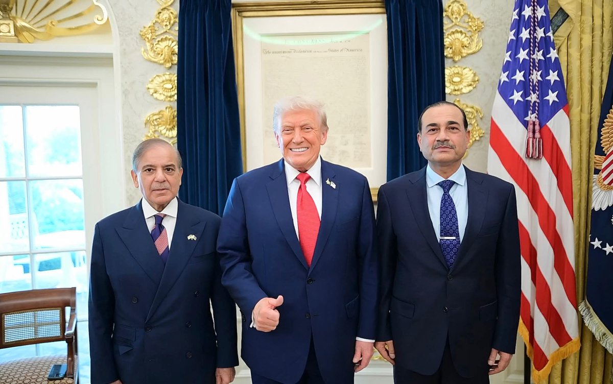 Global Affairs (@global_affairrs) on Twitter photo U.S. President Donald #Trump meets Pakistan PM #Shehbaz Sharif and General #Asim Munir at the White House: 'Pakistan’s Prime Minister and Field Marshal are outstanding personalities' ; #Trump 
<a href="/realDonaldTrump/">Donald J. Trump</a> <a href="/CMShehbaz/">Shehbaz Sharif</a> 
<a href="/OfficialDGISPR/">DG ISPR</a> U.S. President Donald #Trump meets Pakistan PM #Shehbaz Sharif and General #Asim Munir at the White House: 'Pakistan’s Prime Minister and Field Marshal are outstanding personalities' ; #Trump 
<a href="/realDonaldTrump/">Donald J. Trump</a> <a href="/CMShehbaz/">Shehbaz Sharif</a> 
<a href="/OfficialDGISPR/">DG ISPR</a>