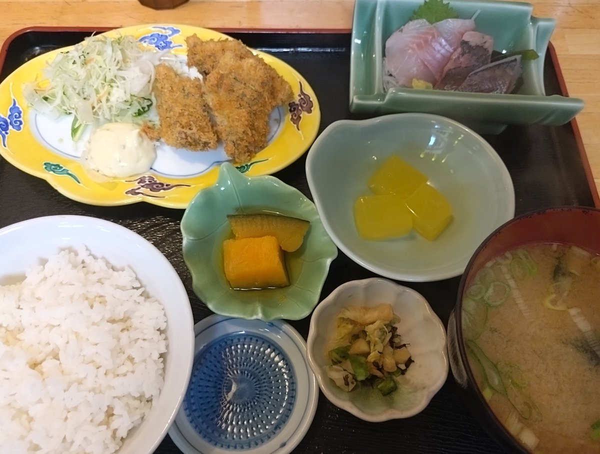 9/26(金)お店開いています。
昨日は月イチ見附で陶芸教室。
以前ひゃくてんで食べたアジフライが百点超えのうまさだったのでまた食べたかったけど、時間がなくて行けなかったから来月リベンジしたいな。
来月の目標をかかげ今日もがんばります。
皆様良い一日を。