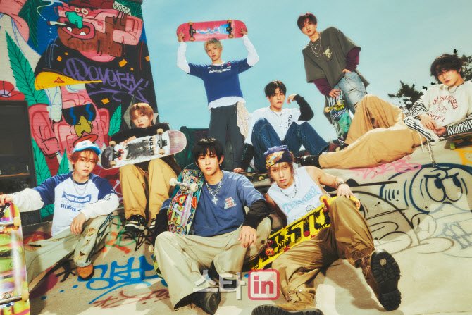 [NEWS]

According to this article, DKB will release a new song in October and start  
comeback activities. DKB has already recorded new songs and is in the midst of preparing to increase the completeness of the performance!

🔗 m.entertain.naver.com/home/article/0…

<a href="/DKB_BRAVE/">DKB_OFFICIAL</a> 
#DKB #다크비